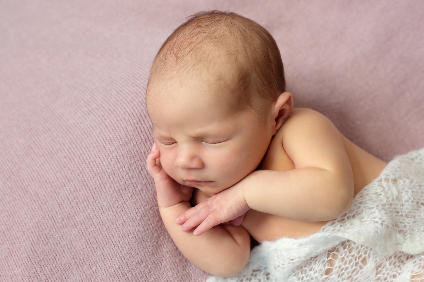 Babyfotos beim Fotoshooting mit neugeborenem Baby aus Mainz und Frankfurt