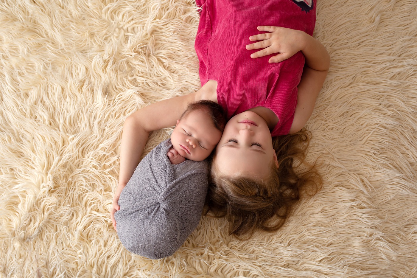 Babyfotos beim Fotoshooting mit neugeborenem Baby aus Mainz und Frankfurt