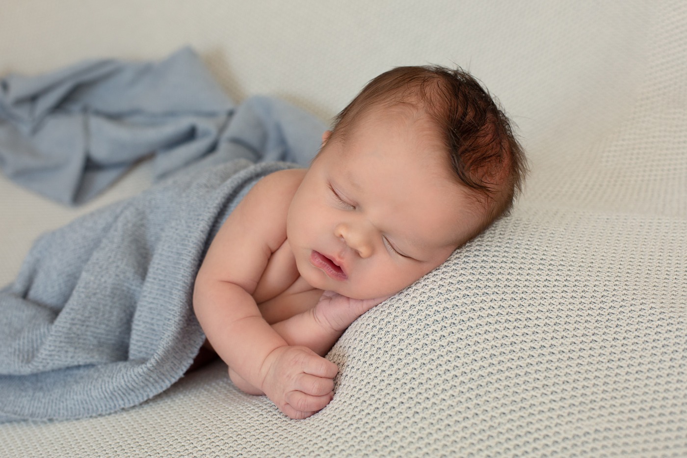 Babyfotos beim Fotoshooting mit neugeborenem Baby aus Mainz und Frankfurt