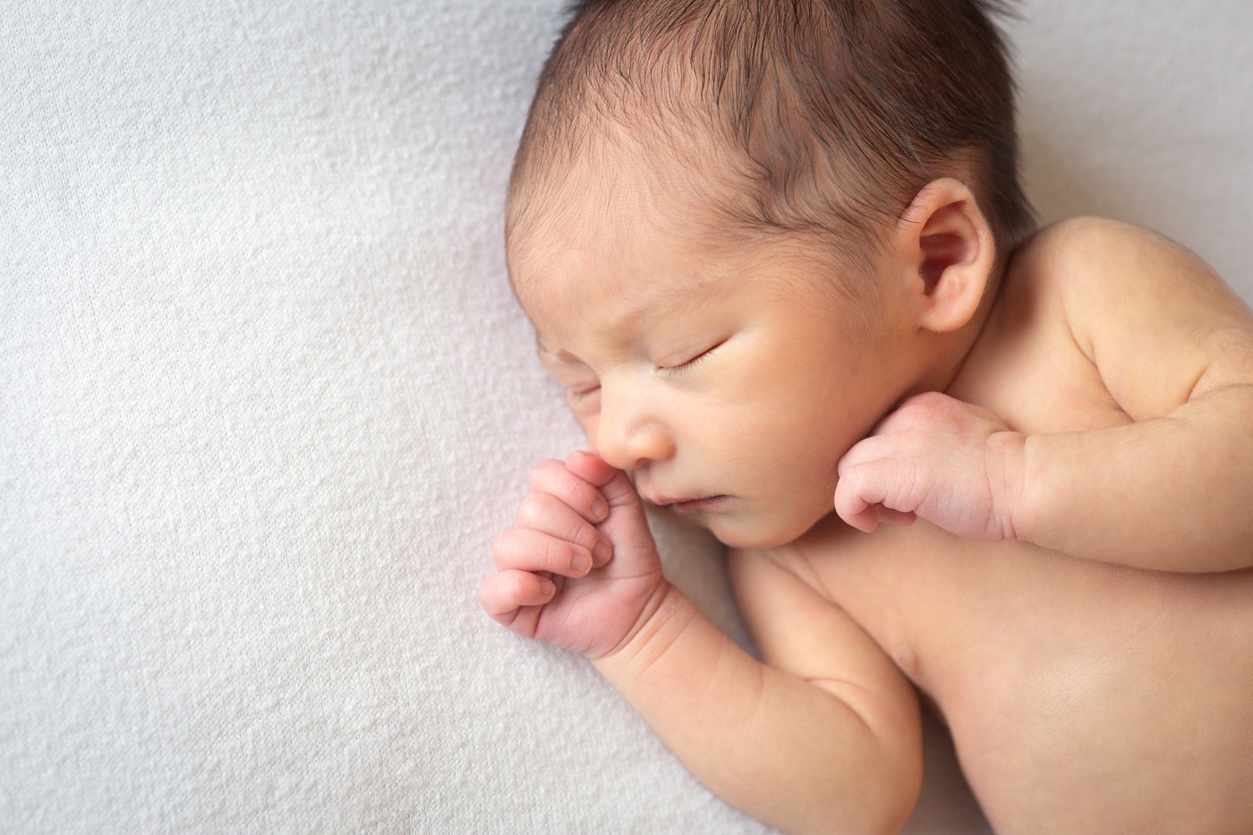 Neugeborenenfotos beim Fotoshooting mit Baby aus Mainz und Frankfurt